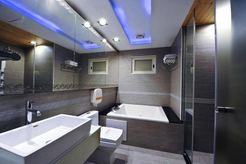 Zj Motel Hsinchu Exterior foto